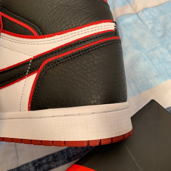Jordan 1 High Bloodline - Picture 8 of 12